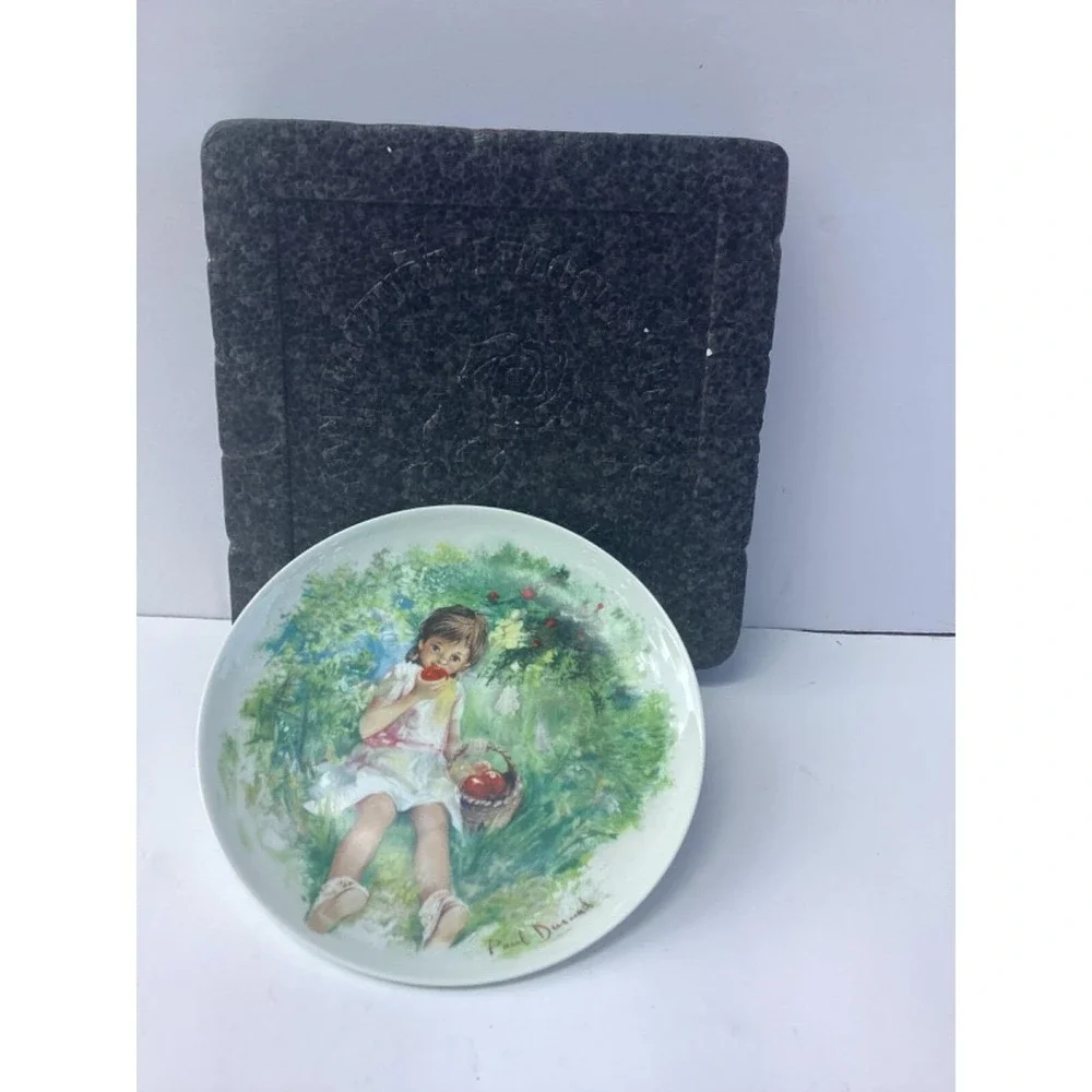 Limoges-Turgot Marie-Ange Collectible Plate by‎ Paul Durand Vintage 1978